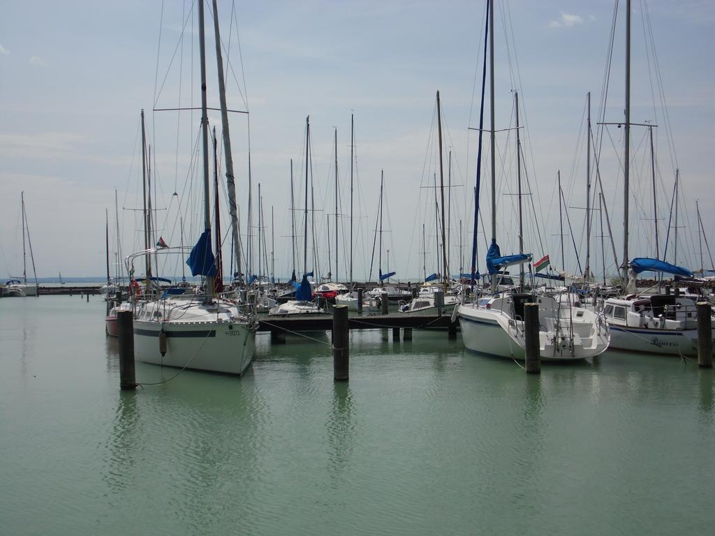 Hotel Kenese Balatonkenese Exterior foto