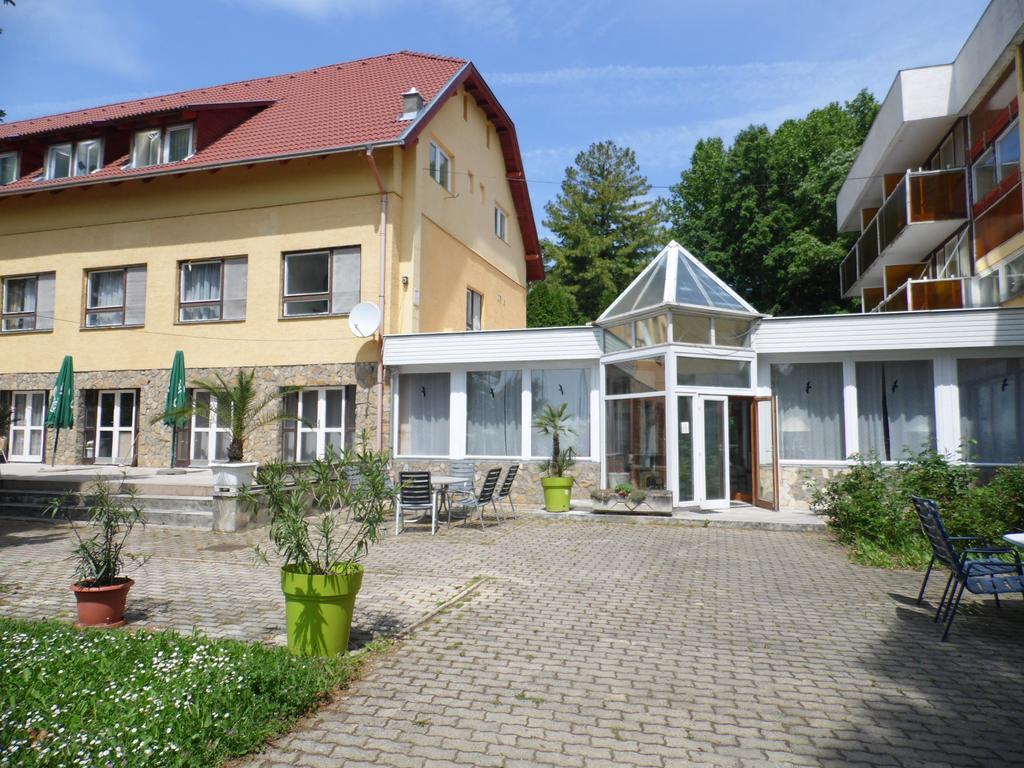 Hotel Kenese Balatonkenese Exterior foto