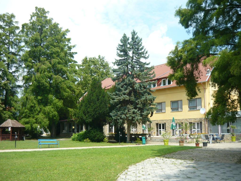 Hotel Kenese Balatonkenese Exterior foto
