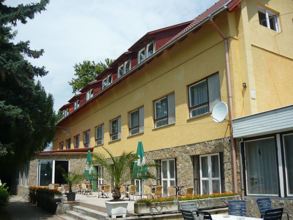 Hotel Kenese Balatonkenese Exterior foto