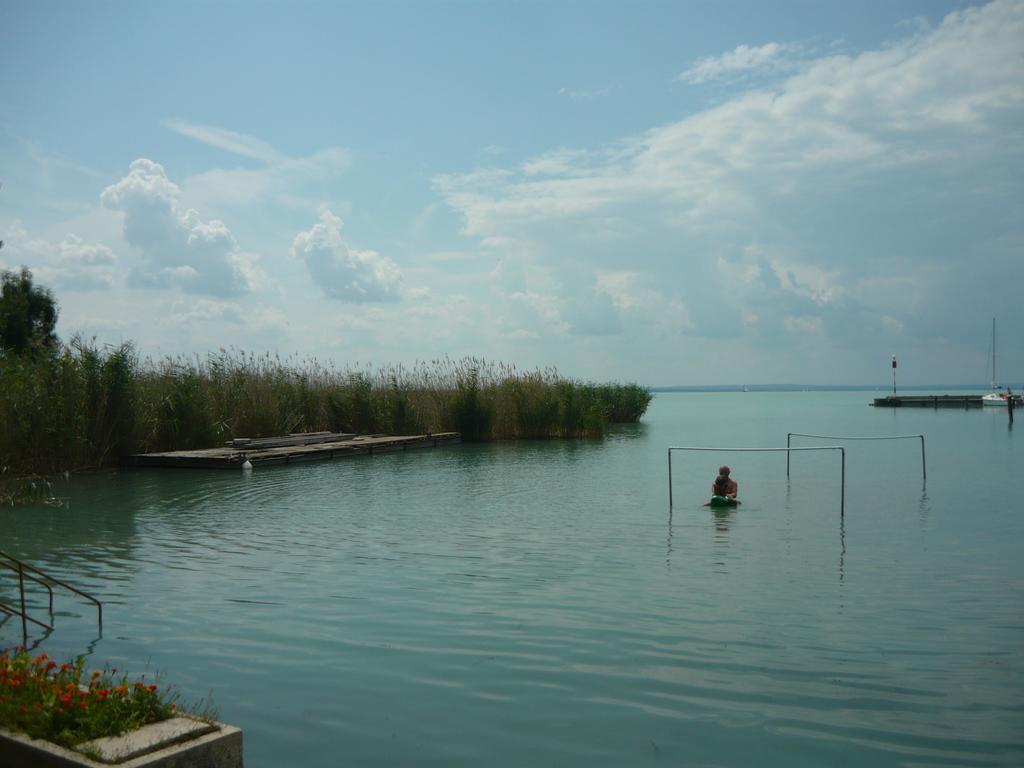 Hotel Kenese Balatonkenese Exterior foto