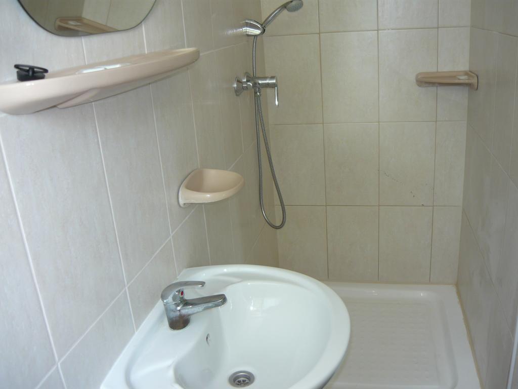 Hotel Kenese Balatonkenese Habitación foto