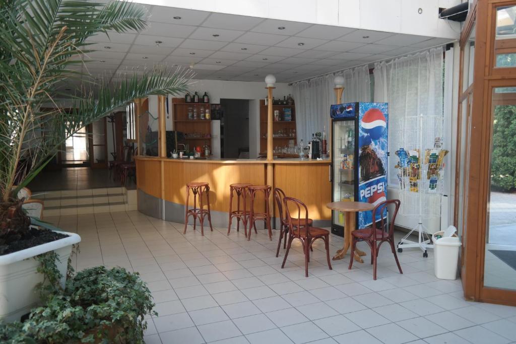 Hotel Kenese Balatonkenese Exterior foto